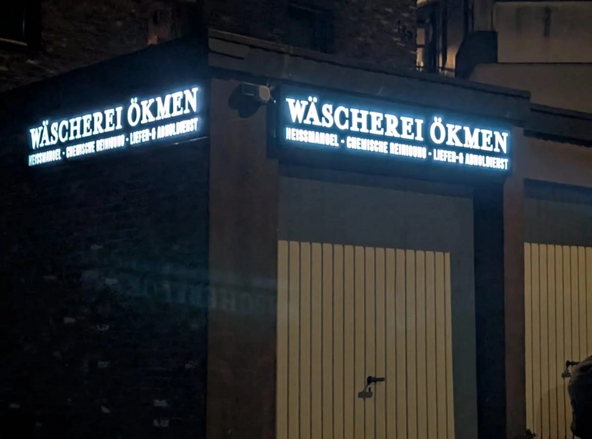Aussenansicht Nacht Wäscherei Ökmen